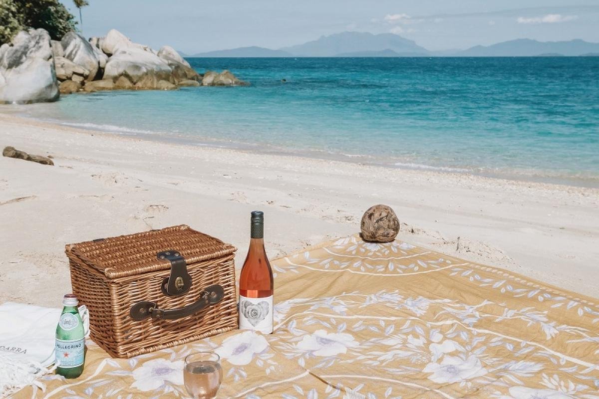 Bedarra Beach Picnic